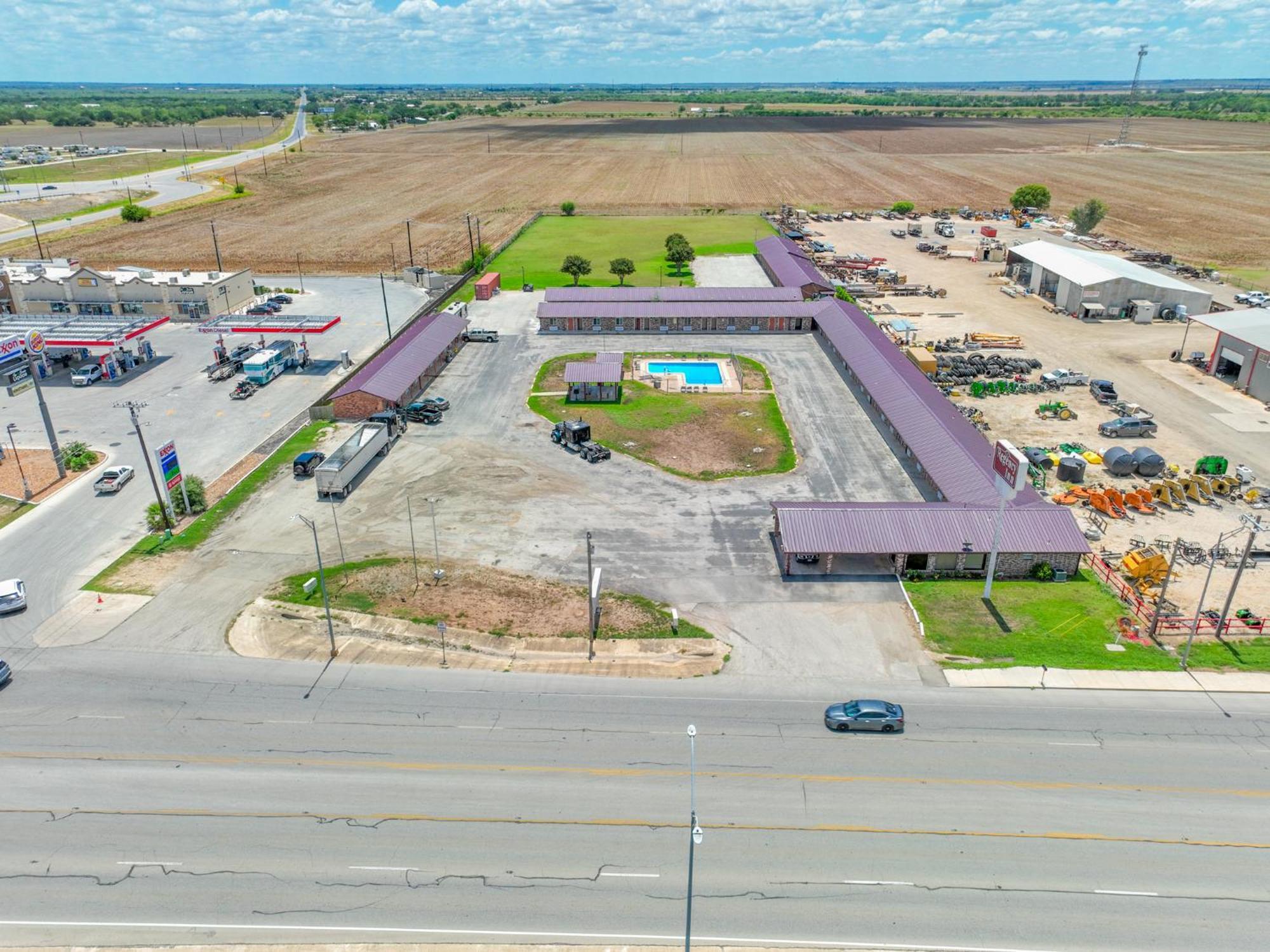 Regency Inn Hondo Exterior foto